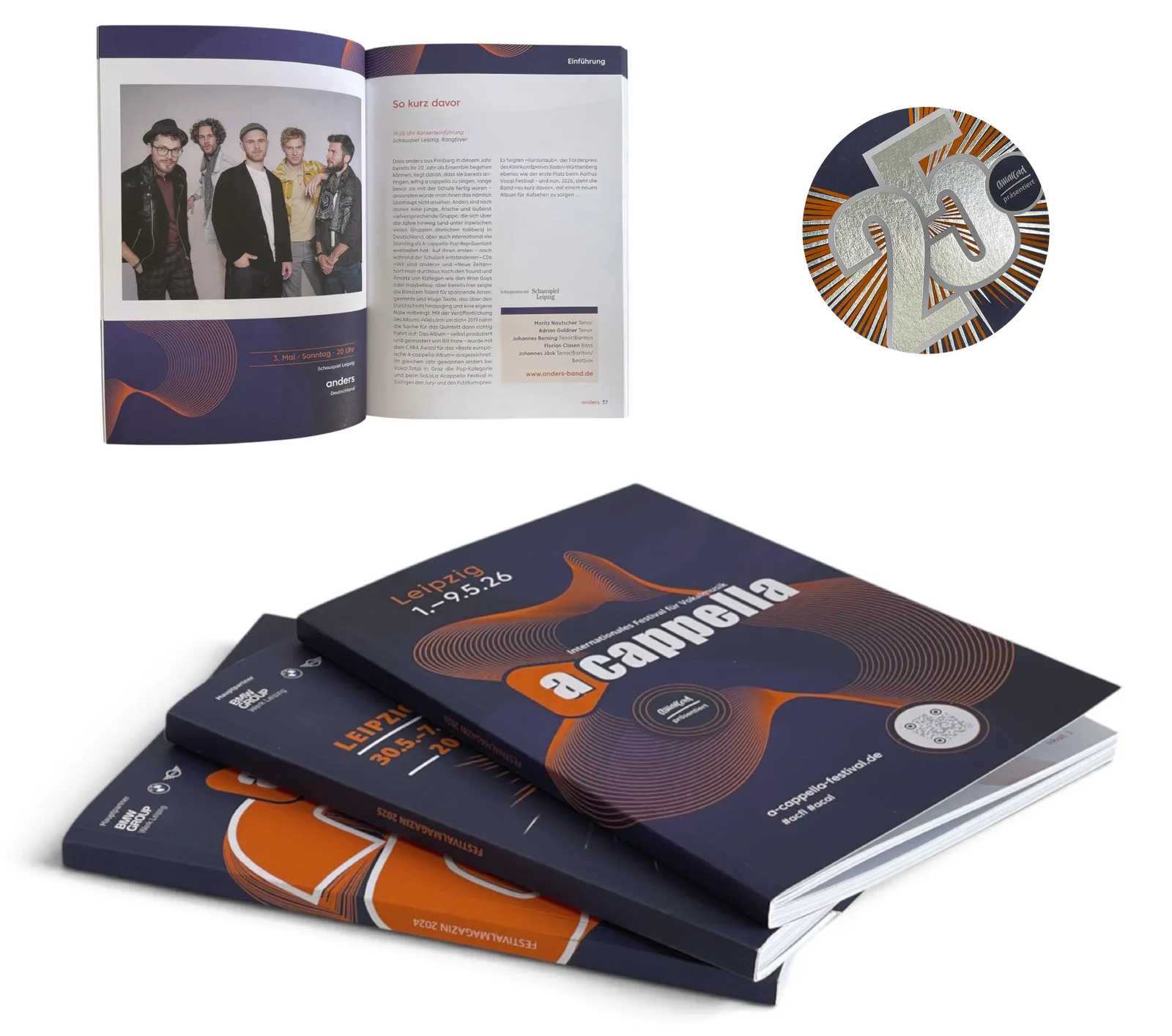 Festivalmagazine des a cappella Festivals mit geöffneter Doppelseite, gestapelten Ausgaben und Detail der silbernen Heißfolienprägung von 2025